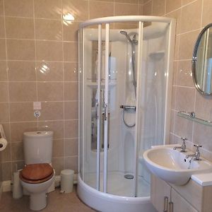 Deluxe Double Room Shower